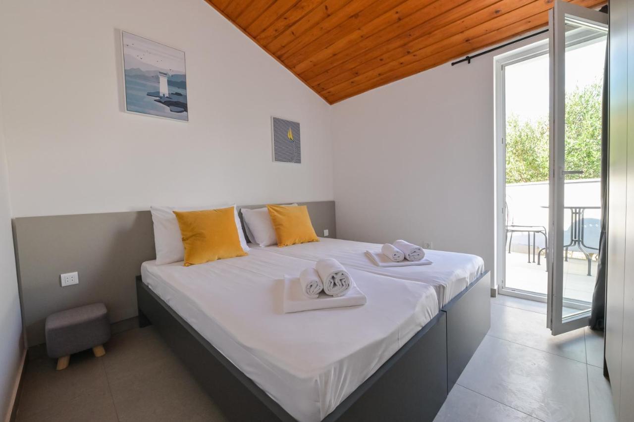 Double L House Apartment Novalja Phòng bức ảnh