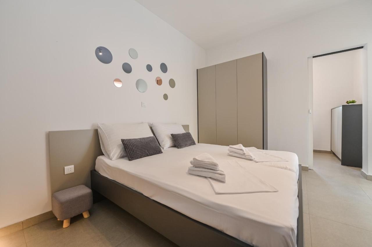 Double L House Apartment Novalja Phòng bức ảnh
