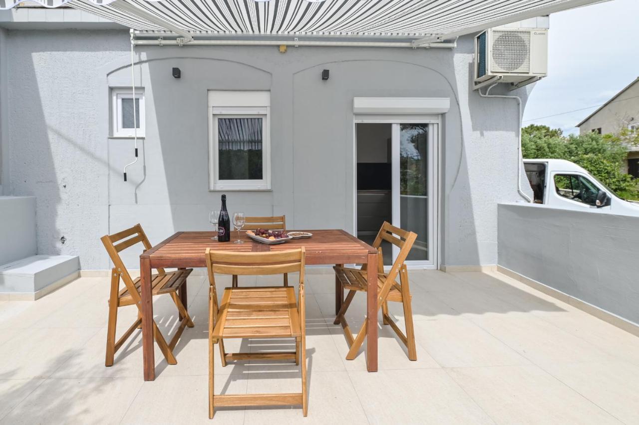 Double L House Apartment Novalja Ngoại thất bức ảnh