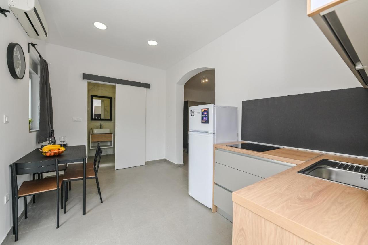 Double L House Apartment Novalja Ngoại thất bức ảnh